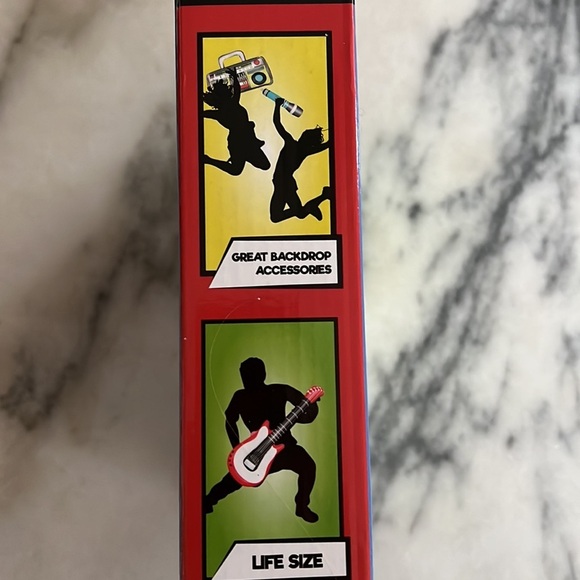 Party props! Rock out with inflatable keyboard, boombox and more - Picture 2 of 3